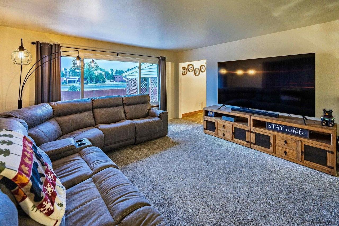 3532 Sunrise Rd, Cheyenne WY - photo 18 of 35
